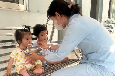 Sự thật đằng sau thông tin hai bé gái bị bỏ rơi ven đường ở Tiền Giang