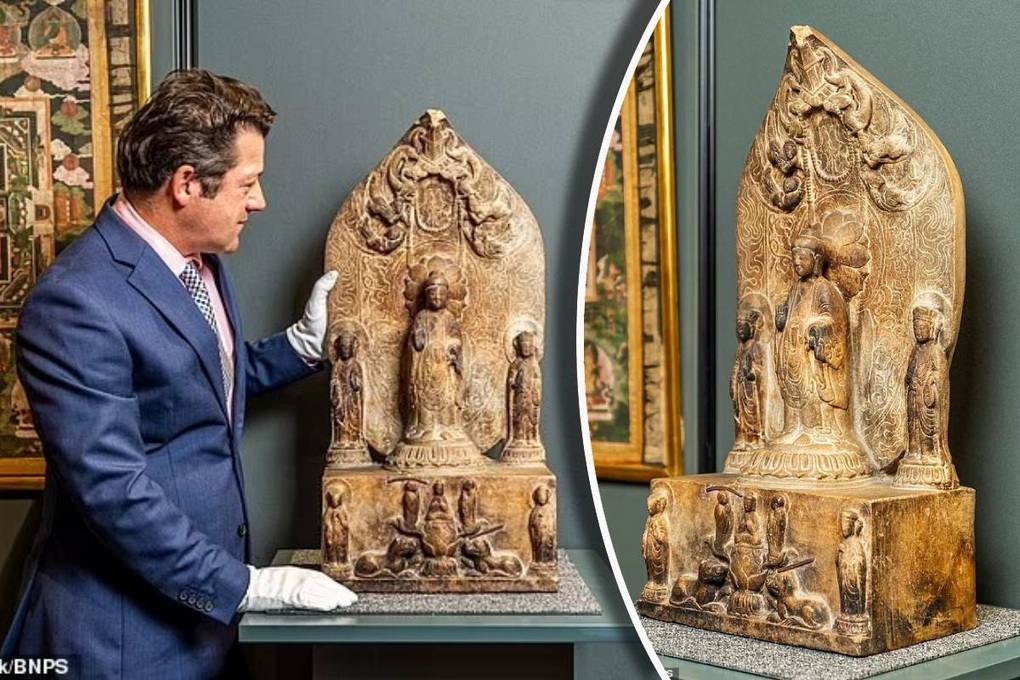 Bức tượng đá dựng cạnh lò sưởi hàng thập kỷ bỗng có giá 16 tỷ đồng - 1 Bức tượng đá dựng cạnh lò sưởi hàng thập kỷ bỗng có giá 16 tỷ đồng - 1