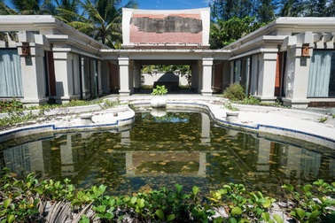 Cỏ phủ kín khu nghỉ dưỡng 12 triệu USD ven biển Đà Nẵng