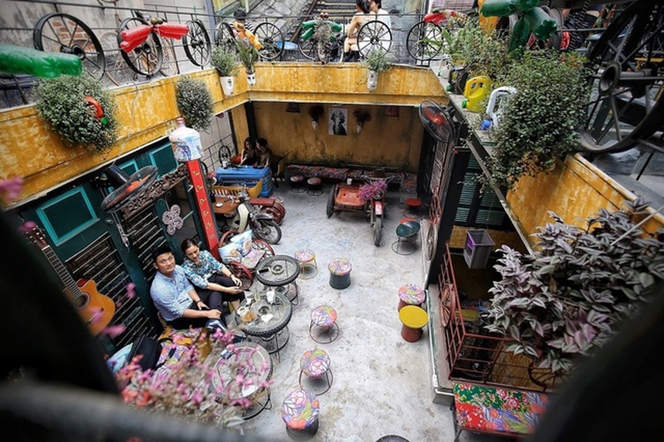 Những quán cà phê làm từ đồ tái chế, kêu gọi bảo vệ môi trường ở Hà Nội - 1 Những quán cà phê làm từ đồ tái chế, kêu gọi bảo vệ môi trường ở Hà Nội - 1