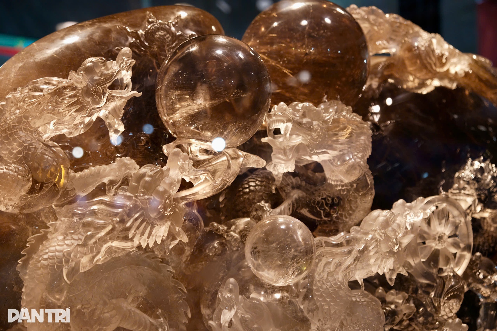 Loạt đá quý có giá rao bán cả tỷ đồng tại Hội chợ Mùa Thu - 1 Loạt đá quý có giá rao bán cả tỷ đồng tại Hội chợ Mùa Thu - 1