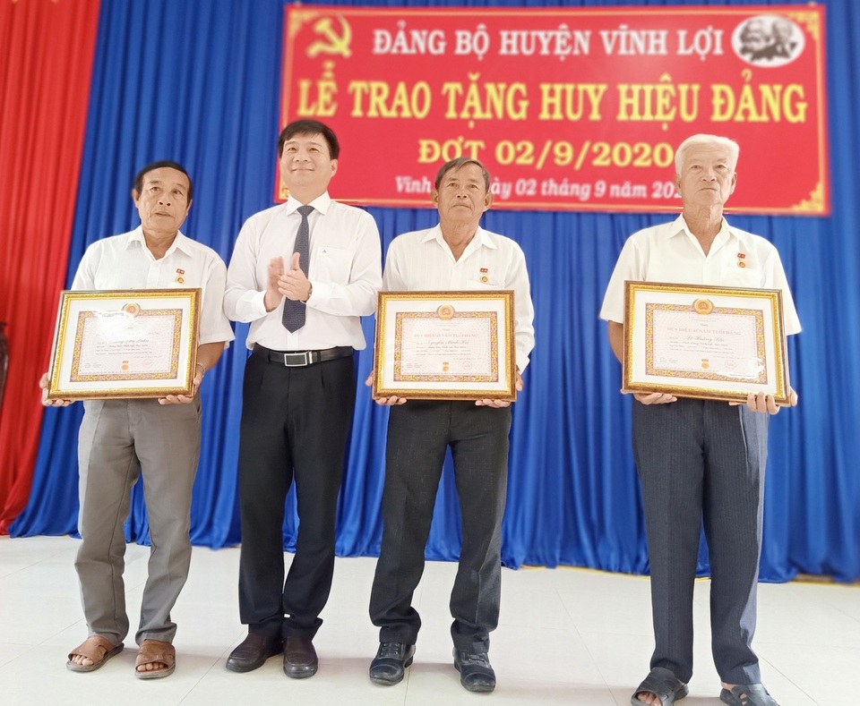 Tưởng nhớ 51 năm ngày Bác Hồ về cõi vĩnh hằng - 3 Tưởng nhớ 51 năm ngày Bác Hồ về cõi vĩnh hằng - 3