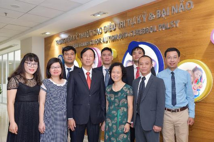 Tạp chí khoa học danh tiếng hàng đầu thế giới công bố nghiên cứu điều trị tự kỷ của Vinmec - Ảnh 1.