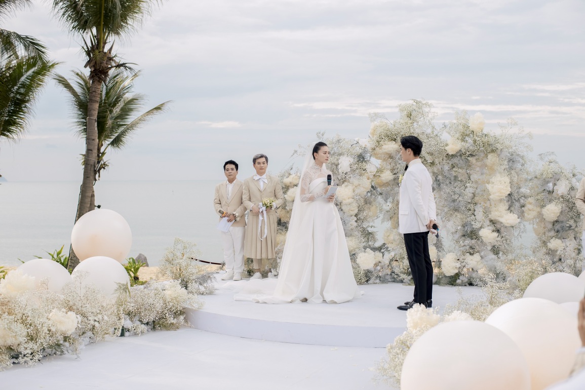 Lộ diện người giành được hoa cưới của Ngô Thanh Vân trong hôn lễ - 3 Lộ diện người giành được hoa cưới của Ngô Thanh Vân trong hôn lễ - 3