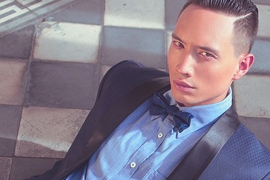 Phong cách quý ông “mạnh mẽ và quyến rũ” của Kim Lý