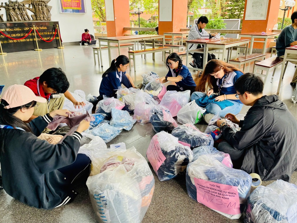 Nhiều trường đại học cấp tốc tiếp sức sinh viên, đồng bào vùng bão lũ - 2