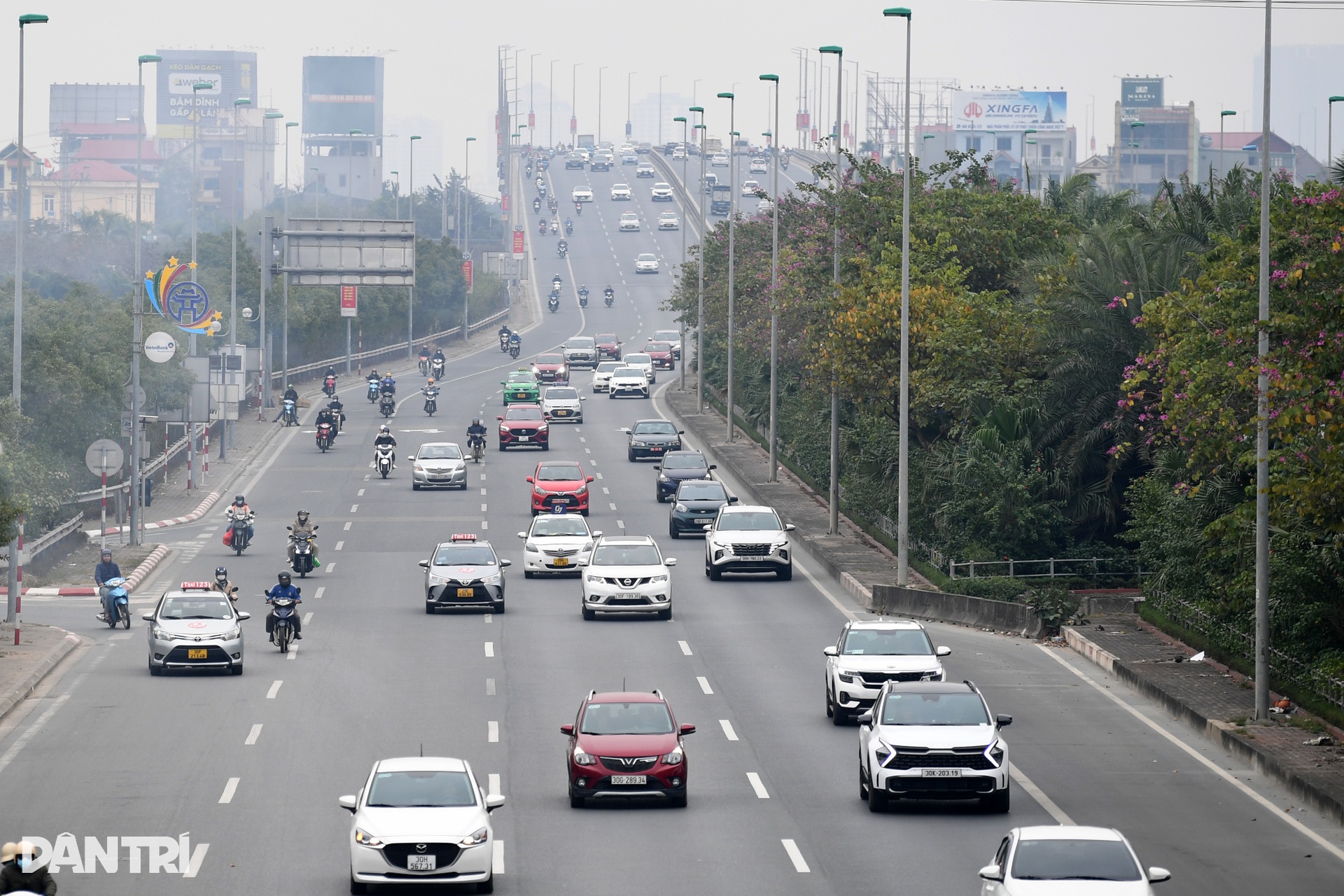 Giao thông cửa ngõ phía bắc Hà Nội thông thoáng ngày làm việc cuối năm - 8 Giao thông cửa ngõ phía bắc Hà Nội thông thoáng ngày làm việc cuối năm - 8