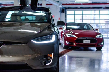 Ford phải mua chênh giá xe Tesla