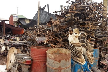 Xe dỏm, phụ tùng cũ tuồn về đâu?