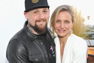 Cameron Diaz mãn nguyện khi làm vợ, làm mẹ ở tuổi U50