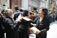 Chiếc quạt, cốc nước nghĩa tình của người Lại Đà trong lễ viếng Tổng Bí thư