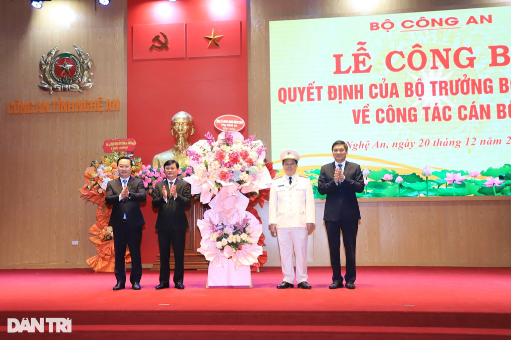 Nghệ An có tân Giám đốc Công an tỉnh - 2 Nghệ An có tân Giám đốc Công an tỉnh - 2