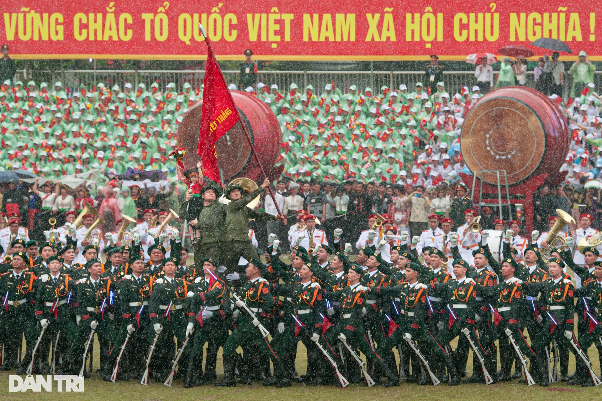 Hình ảnh ấn tượng Lễ diễu binh kỷ niệm 70 năm Chiến thắng Điện Biên Phủ - 2 Hình ảnh ấn tượng Lễ diễu binh kỷ niệm 70 năm Chiến thắng Điện Biên Phủ - 2