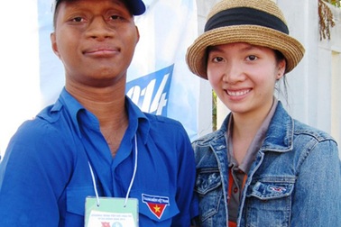 “Nam sinh không tay” đi chân giả tiếp sức sĩ tử