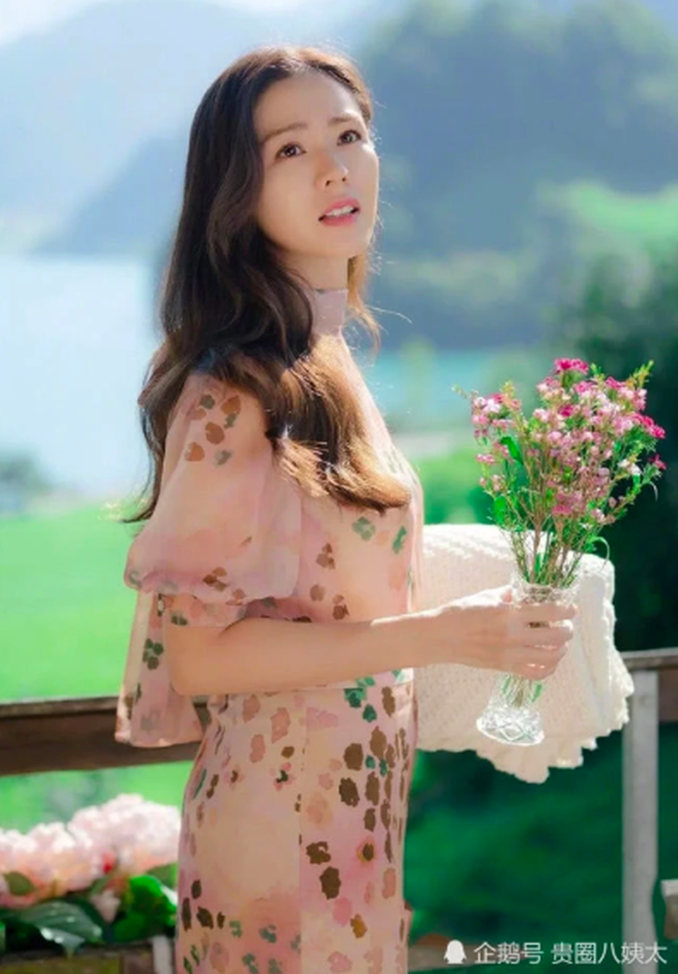 Hyun Bin ôm Son Ye Jin tại tiệc ăn mừng “Hạ cánh nơi anh” kết thúc - 13 Hyun Bin ôm Son Ye Jin tại tiệc ăn mừng “Hạ cánh nơi anh” kết thúc - 13