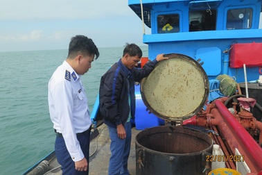 Phát hiện tàu chở 20m3 dầu diesel không có giấy tờ hợp pháp