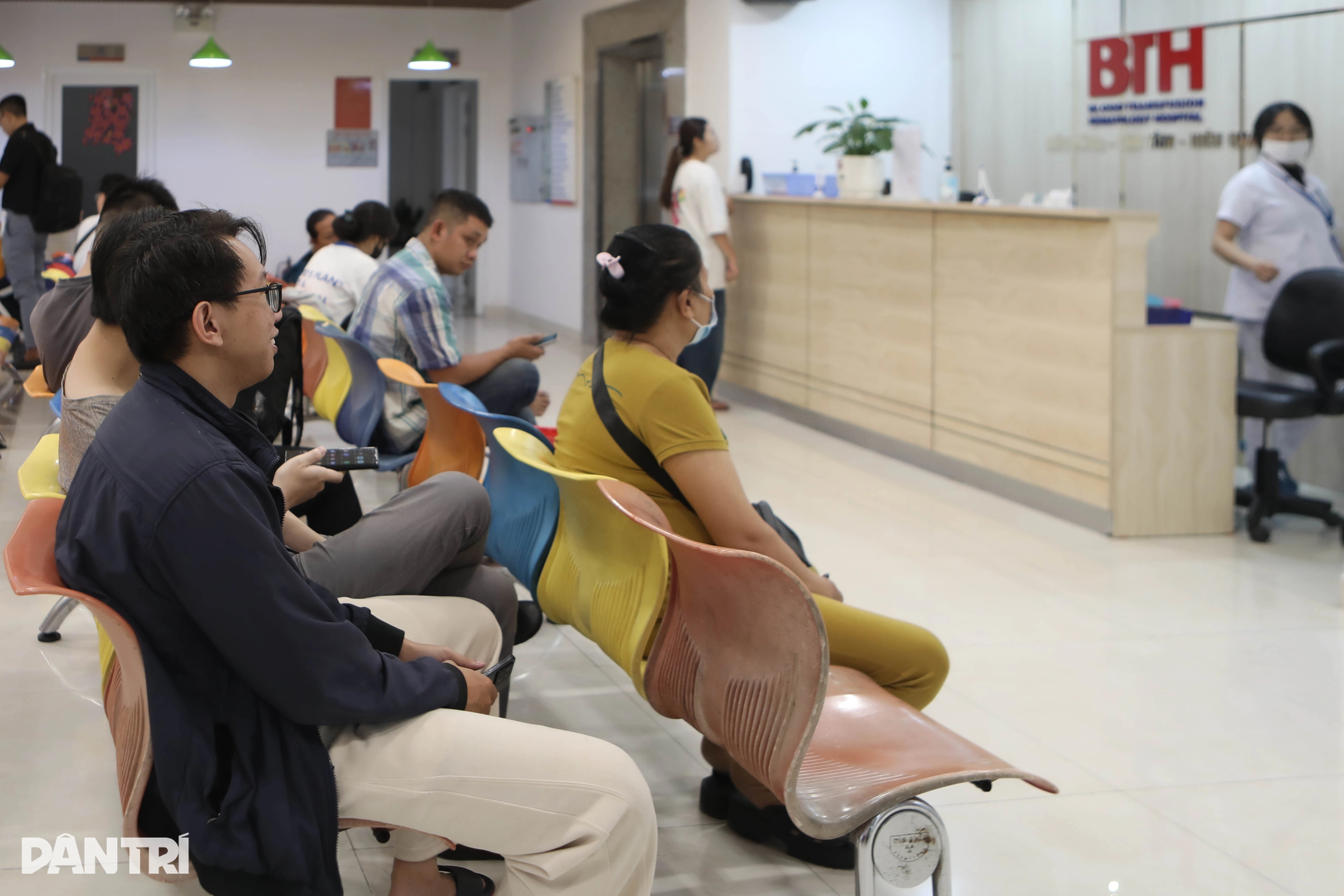 Giới trẻ ở TPHCM dậy từ 5h, đi hàng chục cây số để hiến tiểu cầu cứu người - 1