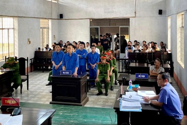 Các cô gái bị ép phục vụ tại quán nhậu và karaoke, không nghe sẽ bị bán