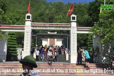 Hàng ngàn du khách đổ về Khu di tích Ngã ba Đồng Lộc