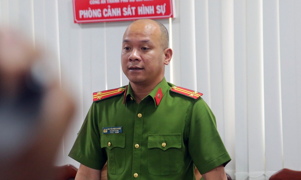 1.000 cảnh sát vây bắt nghi phạm sát hại nữ nhân viên quán cà phê - 1 1.000 cảnh sát vây bắt nghi phạm sát hại nữ nhân viên quán cà phê - 1