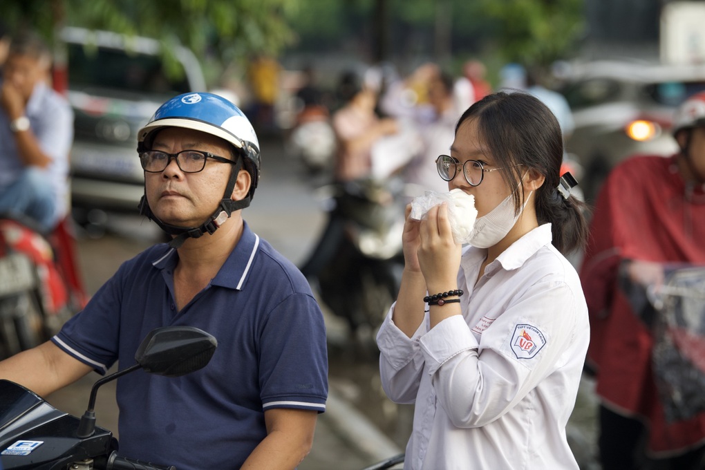 Sáng nay, hơn 1 triệu thí sinh làm bài thi môn ngữ văn tốt nghiệp THPT 2024 - 4