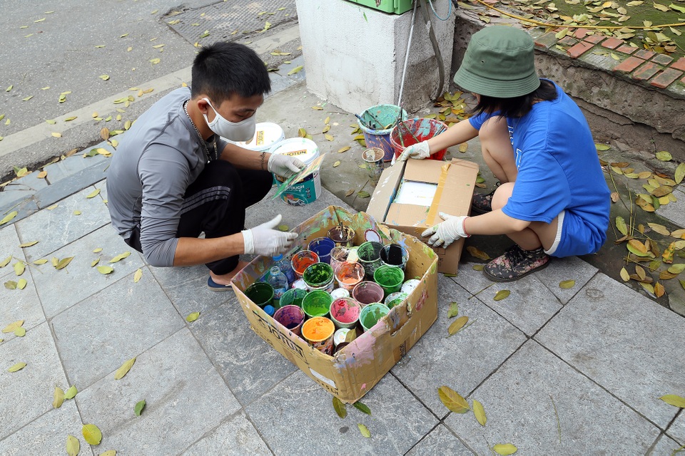 Hà Nội: Độc đáo những bốt điện “mặc áo mới” - 2 Hà Nội: Độc đáo những bốt điện “mặc áo mới” - 2