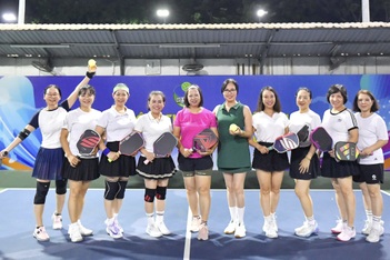 Sôi nổi giải đấu pickleball "HER PICK, HER DAY 2026" tại Bộ Nội vụ