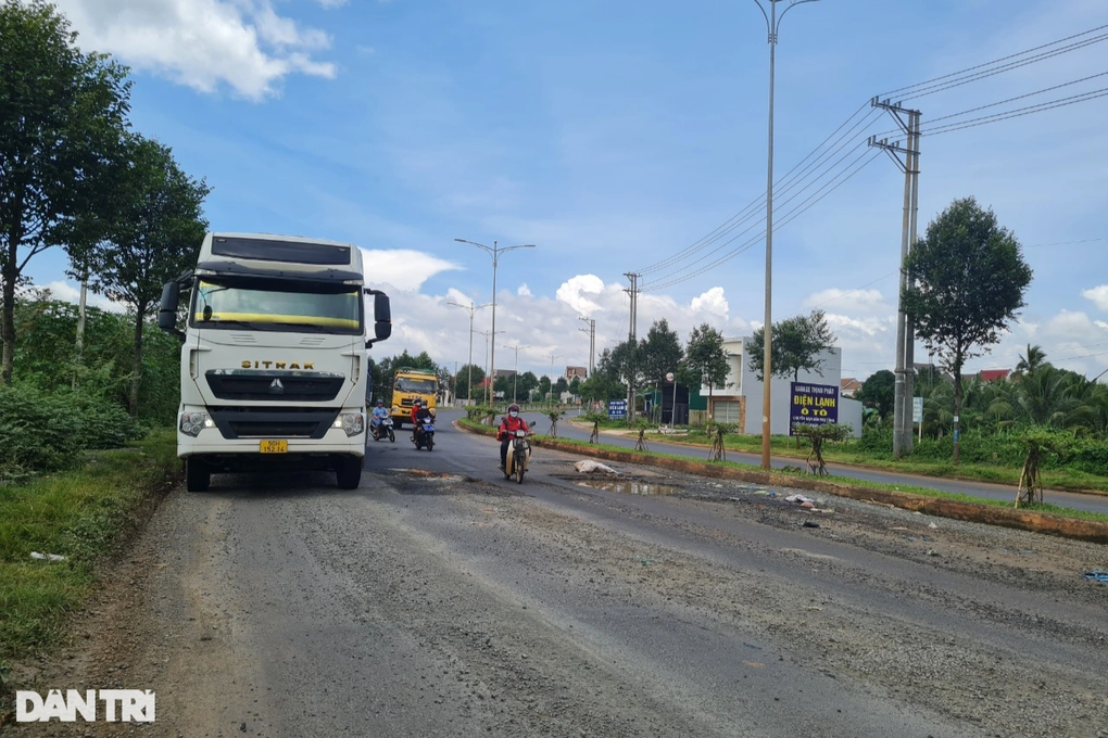 Đường trăm tỷ vừa vá xong đã hỏng: Chi hơn 9 tỷ đồng sửa chữa - 1 Đường trăm tỷ vừa vá xong đã hỏng: Chi hơn 9 tỷ đồng sửa chữa - 1