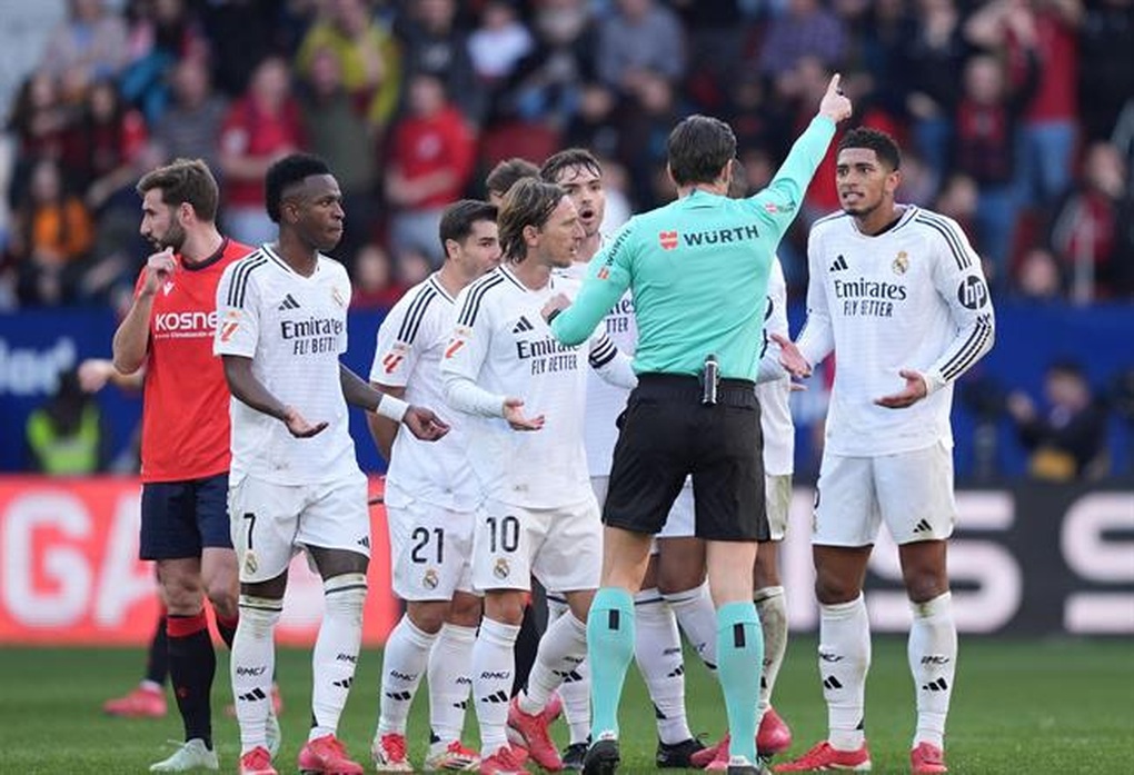 Bellingham nhận thẻ đỏ vì thóa mạ trọng tài ngày Real Madrid chia điểm - 2 Bellingham nhận thẻ đỏ vì thóa mạ trọng tài ngày Real Madrid chia điểm - 2