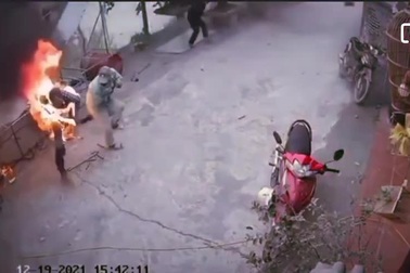 Thợ cắt thùng phuy may mắn giữ được tính mạng khi thùng phát nổ