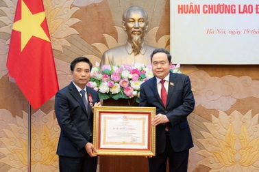 Phó Chủ tịch Quốc hội Nguyễn Doãn Anh nhận Huân chương Lao động hạng Nhất