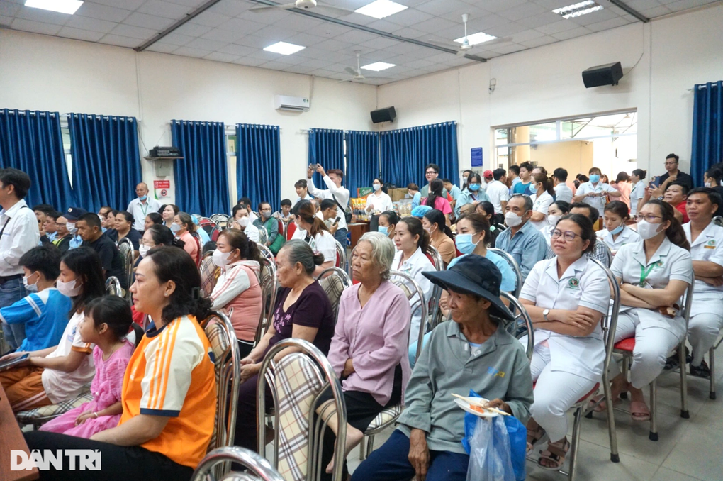 Tết của người đàn ông phát hiện suy thận giai đoạn cuối sau 36 giờ cấp cứu - 3 Tết của người đàn ông phát hiện suy thận giai đoạn cuối sau 36 giờ cấp cứu - 3