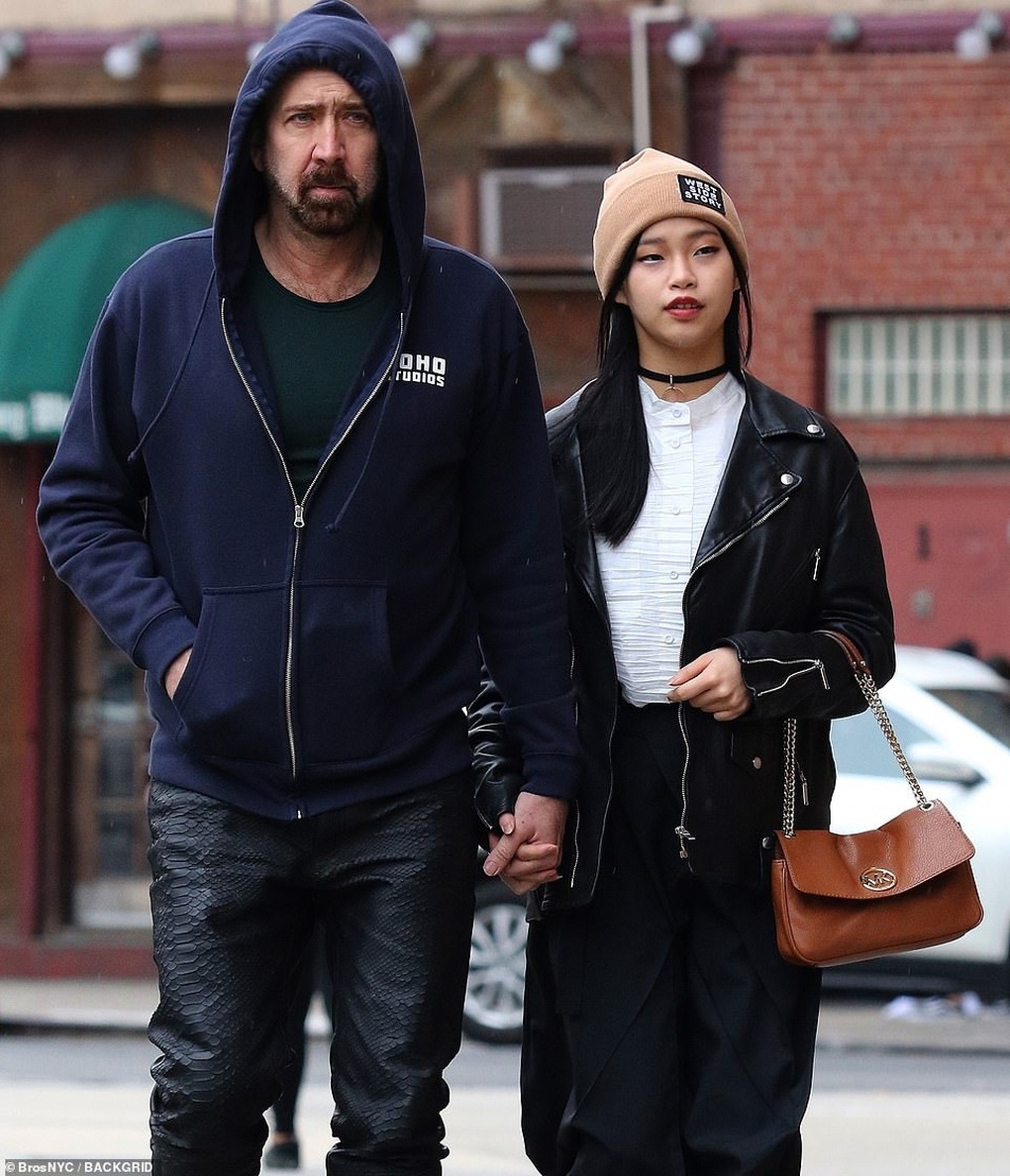 Con trai của tài tử 5 vợ Nicolas Cage bị điều tra vì đấm mẹ tím mắt - 6 Con trai của tài tử 5 vợ Nicolas Cage bị điều tra vì đấm mẹ tím mắt - 6