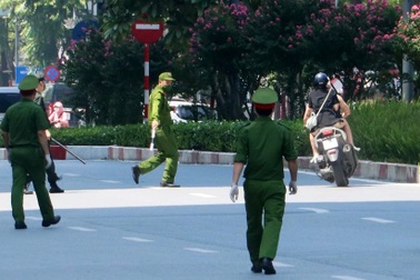 Hà Nội: Hàng loạt xe máy quay đầu bỏ chạy khi gặp chốt kiểm dịch liên ngành