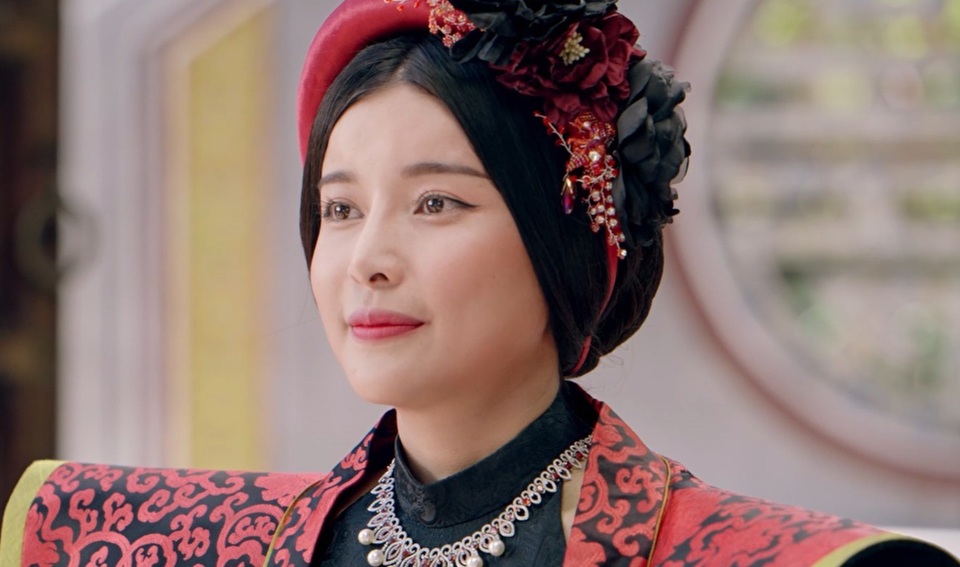Phương Thanh tiết lộ phải độn ngực phì nhiêu để vào vai Tú Bà - 4 Phương Thanh tiết lộ phải độn ngực phì nhiêu để vào vai Tú Bà - 4
