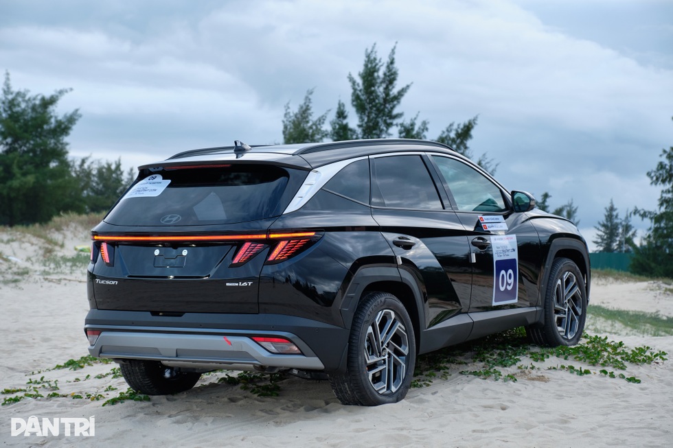 Đánh giá Hyundai Tucson: Khi xe Hàn không còn mờ nhạt về cảm giác lái - 9 Đánh giá Hyundai Tucson: Khi xe Hàn không còn mờ nhạt về cảm giác lái - 9
