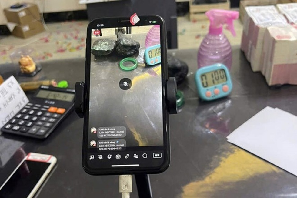 Bóc trần chiêu trò xem livestream cắt đá tìm ngọc kiếm tiền tỷ - 3