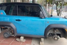 Ô tô VinFast bị trộm cả 4 bánh xe