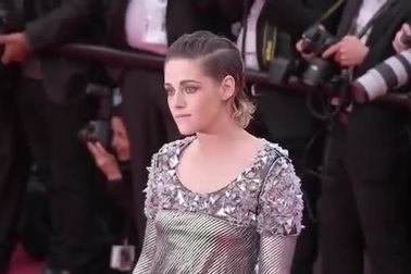 Kristen Stewart cá tính trên thảm đỏ LHP Cannes