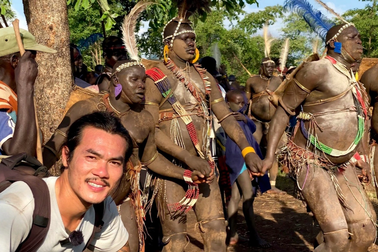 Khách Việt đến thăm bộ lạc sống như thời nguyên thủy: Cả đời không tắm gội