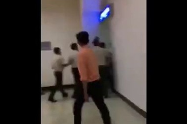 Khách du lịch Trung Quốc la ó, gây náo loạn tại sân bay Cam Ranh (Khánh Hòa)