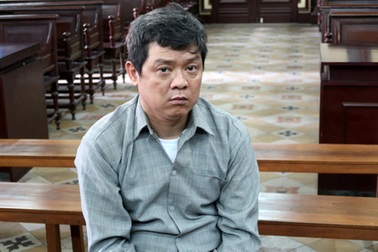 Chạy trường cho con, hai bà mẹ lãnh án