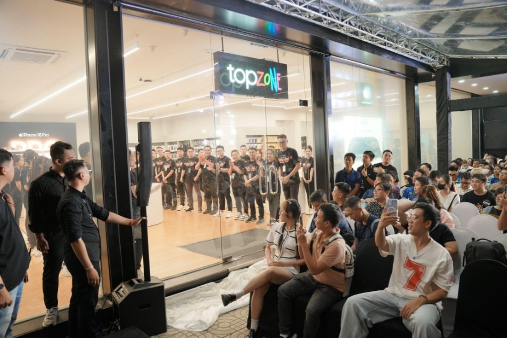 3 lý do giúp TopZone bán ra kỷ lục 30.000 iPhone 16 trong đợt giao hàng đầu tiên - 1 3 lý do giúp TopZone bán ra kỷ lục 30.000 iPhone 16 trong đợt giao hàng đầu tiên - 1