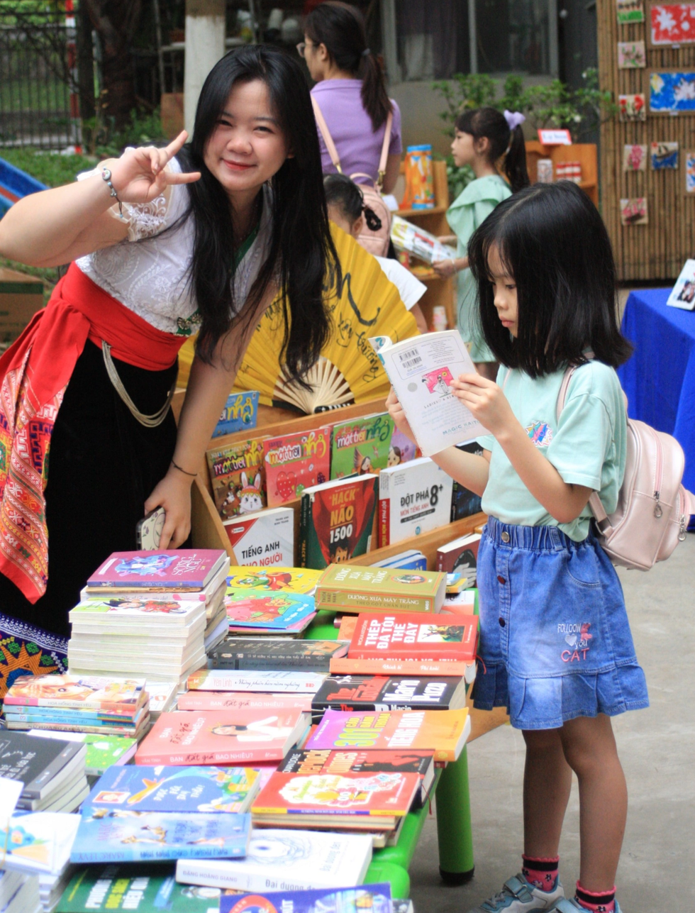 Nữ sinh dân tộc Khơ Mú miền núi Nghệ An giành học bổng 1 tỷ đồng - 6 Nữ sinh dân tộc Khơ Mú miền núi Nghệ An giành học bổng 1 tỷ đồng - 6
