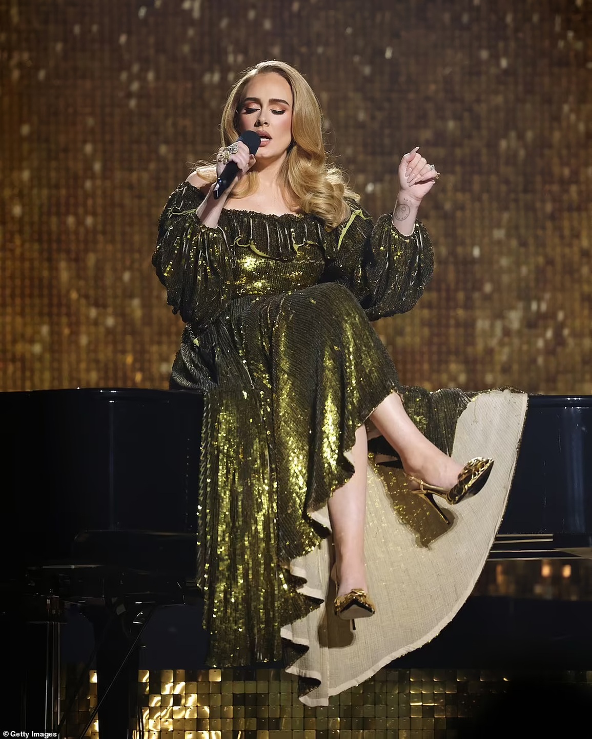 Adele thắng lớn tại lễ trao giải âm nhạc Anh - 2 Adele thắng lớn tại lễ trao giải âm nhạc Anh - 2