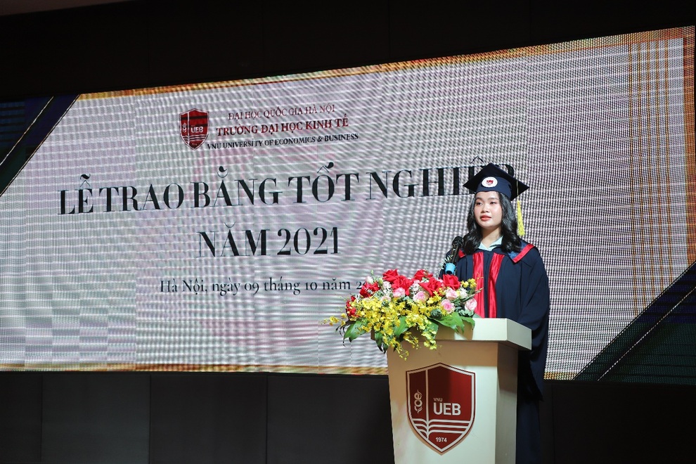 Gần 700 cử nhân, thạc sĩ, tiến sĩ nhận bằng tốt nghiệp online - 2 Gần 700 cử nhân, thạc sĩ, tiến sĩ nhận bằng tốt nghiệp online - 2