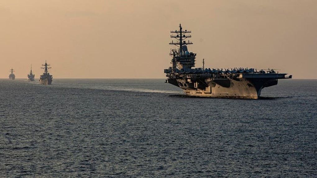 Houthi phóng tên lửa tấn công tàu sân bay Mỹ - 1 Houthi phóng tên lửa tấn công tàu sân bay Mỹ - 1