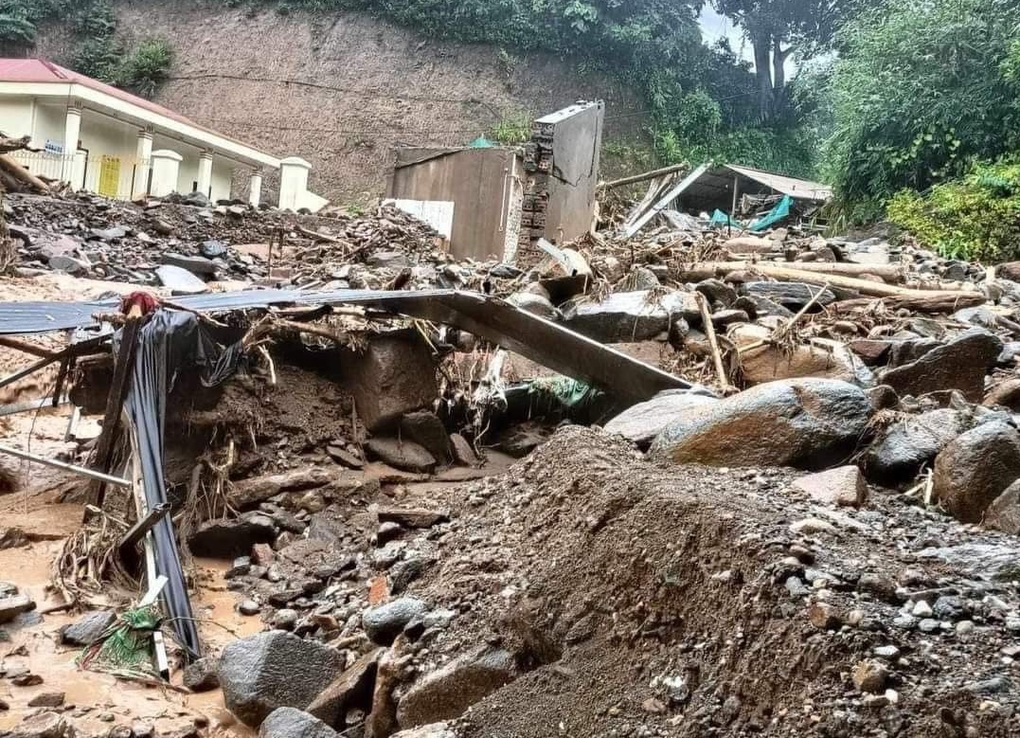 Mưa lũ lớn ở Yên Bái và Lai Châu, 6 người tử nạn - 6 Mưa lũ lớn ở Yên Bái và Lai Châu, 6 người tử nạn - 6