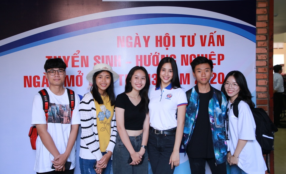 Hơn 7.000 học sinh tham dự ngày hội hướng nghiệp tại trường đại học - 3 Hơn 7.000 học sinh tham dự ngày hội hướng nghiệp tại trường đại học - 3