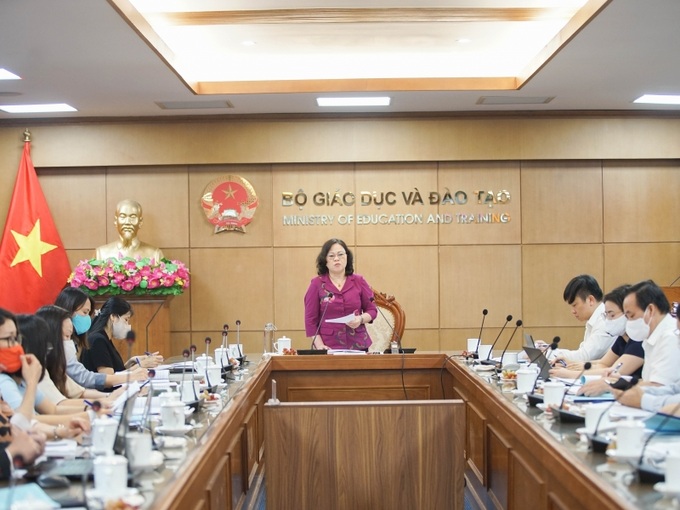 Thứ trưởng Ngô Thị Minh chủ trì tọa đàm.